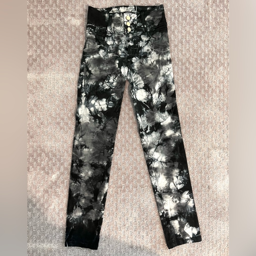 NWOT Cysm Virtual Sensuality high waisted butt lifting tie dye jeans. Sz 2